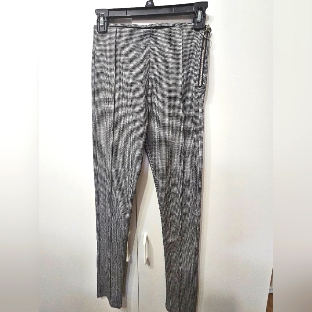 H&M girls pants size 16. Black and white.